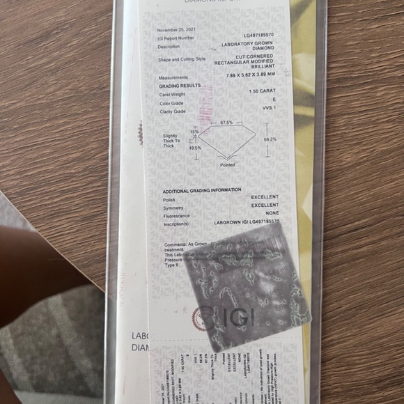 Radiant LAB engagement ring - Picture 10 of 11